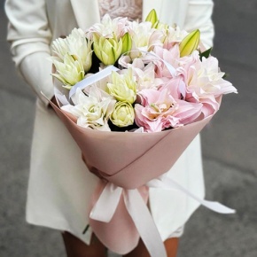 Букет из 7 пионовидных лилий в Кашире