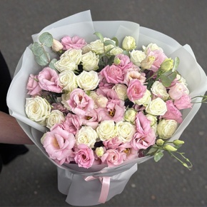 Букет "Мэрилин" из эустом и кустовых пионовидных роз в Кашире