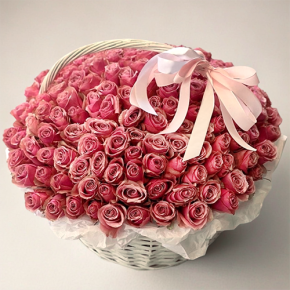 Композиция в корзине из 151 розы Ревиваль в Кашире