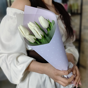 Букетик из 5 белых тюльпанов в Кашире