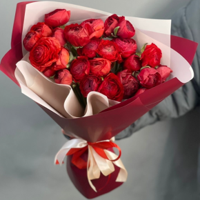 Букет из 21 красного ранункулюса в Кашире