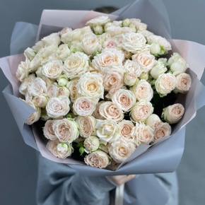 Букет "Кремовый микс" из 25 кустовых роз (50 см) в Кашире