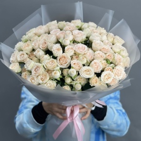 Букет из 35 кремовых кустовых роз (50 см) в Кашире