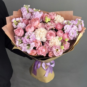 Букет "Амели" из ароматных маттиол, пионовидных кустовых роз Джульетта  эустом и диантусов в Кашире