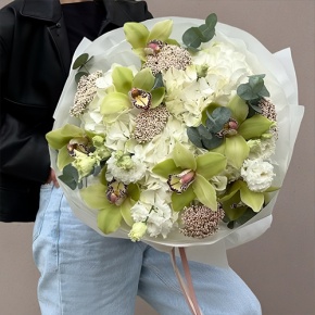 Букет "Эдем" из гортензии, орхидей, эустом, эвкалипта и озатамнуса в Кашире