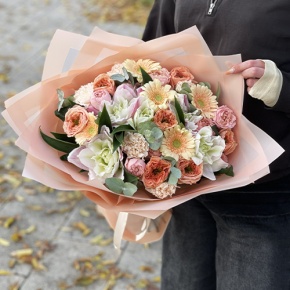 Букет "Лиссабон" из пионовидных роз, поновидных лилий и гербер  в Кашире