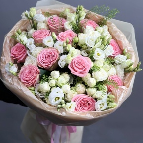 Букет "Пудровая мечта" из роз и эустом в Кашире