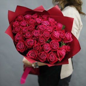 Букет из 35 малиновых роз Шангрила (50 см) в Кашире