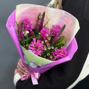 Букет "Вспышка" из гиацинтов, хамелациума и вероники в Кашире