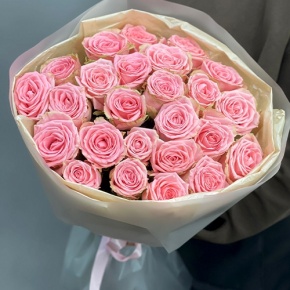 Букет из нежных 25 роз Софи Лорен (60 см) в Кашире