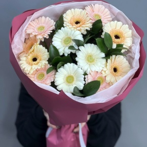 Букет из 13 белых гербер микс в Кашире
