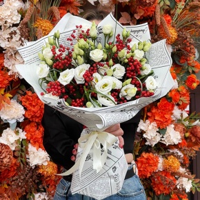 Букет "Рябиновый" из ягод калины и эустом в Кашире