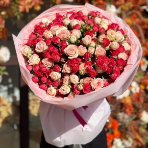 Букет из 35 кустовых роз микс (50 см) в Кашире