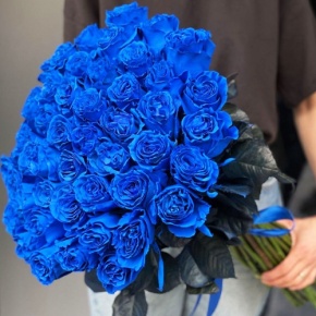 Букет из 51 синей розы Эквадор под ленту (70 см) в Кашире