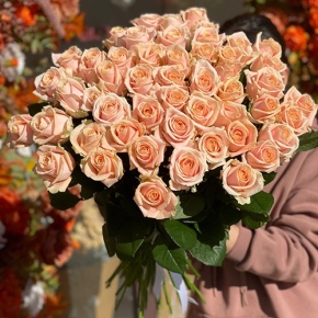 Букет из 51 персиковой розы (60 см) в Кашире