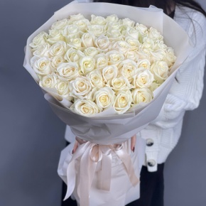 Букет "Белый мотылёк" из 51 белой розы (60 см) в Кашире