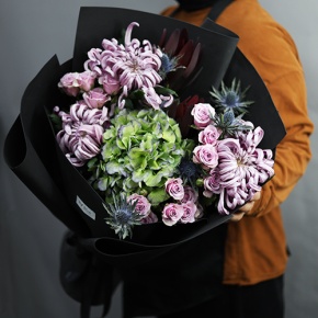 Букет "Бессоница" из хризантем Виена, сафари, кустовых роз, Голландской гортензии и эрингиума в Кашире