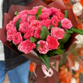 Букет из 25 махровых пионовидных роз Риджентс парк  (60 см) в Кашире