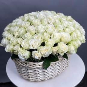 101 белая роза в корзине (40 см) в Кашире