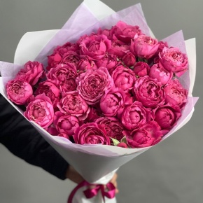 Букет из 11 кустовых пионовидных роз Джульетта в Кашире
