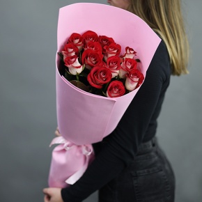 Букет "Ты прекрасна" из 15 рубиновых роз (60 см) в Кашире