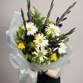 Букет из гладиолусов, роз и ромашек в Кашире