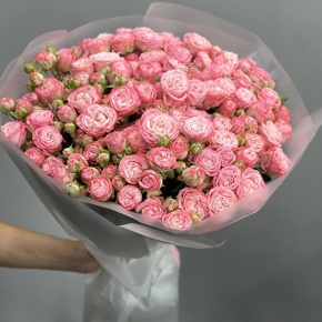 Букет из 33 кустовых пионовидных роз Бомбастик (60 см) в Кашире