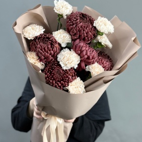 Букет из хризантем Бигоуди и диантусов в Кашире