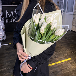 Букет 15 белых тюльпанов в Кашире