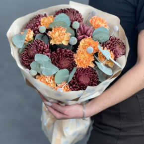 Букет "Персиковый раф" из хризантем Бигоуди, краспедии и диантусов в Кашире