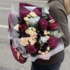 Букет "В каждом мгновении" из хризантем Бигоуди, кустовых роз, сафари, гербер Экзотик и диантусов в Кашире