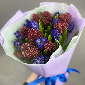 Букет "Твой яркий день" из гиацинтов и скиммии в Кашире