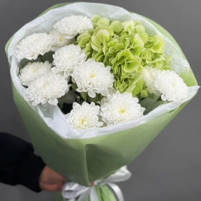 Букет "Линда" из хризантем и Голландской гортензии в Кашире