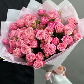 Букет из 11 нежных кустовых роз в Кашире