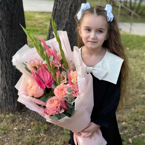 Букет на 1 сентября с гладиолусами, розами и антуриумом в Кашире