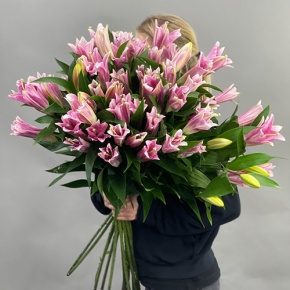 Букет из 17 розовых лилий в Кашире