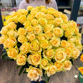 75 роз Аваланж (70 см) в Кашире