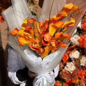 Монобукет из 21 оранжевой каллы в Кашире