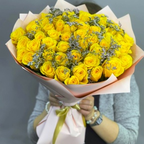 Букет из 51 лимонной розы с лимониумом в Кашире