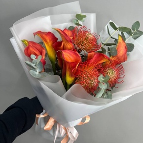 Букет "Империал" из калл, лейко и эвкалипта в Кашире