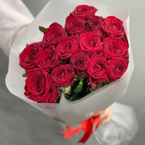Букетик из 15 красных роз (60 см) в Кашире