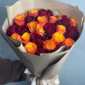 Букет из 25 Кенийских роз микс (40 см) в Кашире