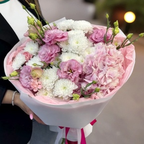 Букет "Табу" из хризантемы, Голландской гортензии и эустомы в Кашире