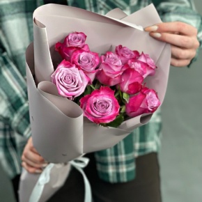 Букет "Сесилия" из 9 фиолетовых роз кения (40 см) в Кашире