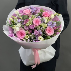 Букет "Хлоя" из альстромерий, кустовых роз, ароматных маттиол, эустом и махровых роз в Кашире