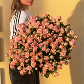 Букет из 39 нежных кустовых роз (70 см) в Кашире