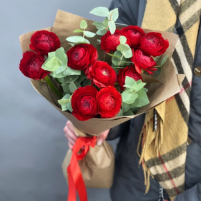 Букет из 11 ранункулюсов и эвкалипта в Кашире