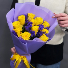 Букет "Лейкерс" из лимонных роз и статицы в Кашире