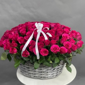 Композиция в корзине из 101 малиновой розы (40 см) в Кашире