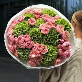 Букет "Фреш леди" из Голландских гортензий и пионовидных кустовых роз Джульетта в Кашире